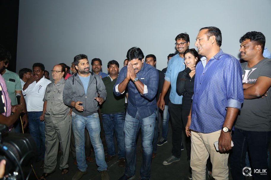 Jakkanna-Movie-Team-Visited-Hyderabad-Theaters
